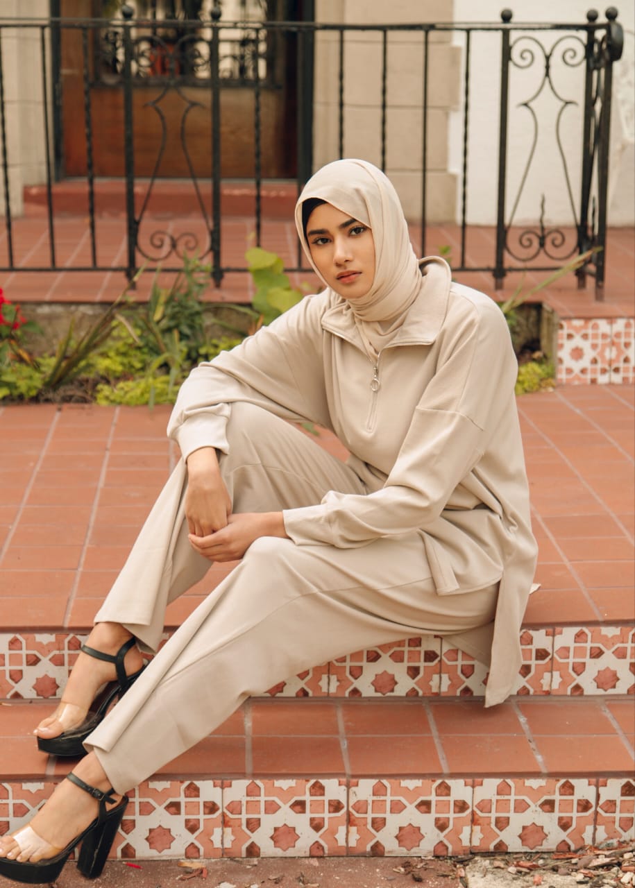 Olivia Knit Trouser - Almond - الصورة 4